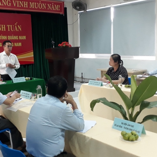 Phó Chủ tịch UBND tỉnh Trần Anh Tuấn lưu ý nhà trường quan tâm đến tuyển sinh, đào tạo. Ảnh: X.P